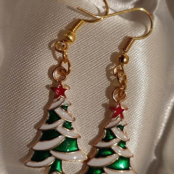 Beautiful Christmas Earrings dangle - Picture 8 of 9